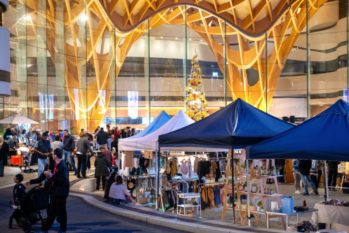 Twilight Christmas Makers Market and Lighting of the Tree 