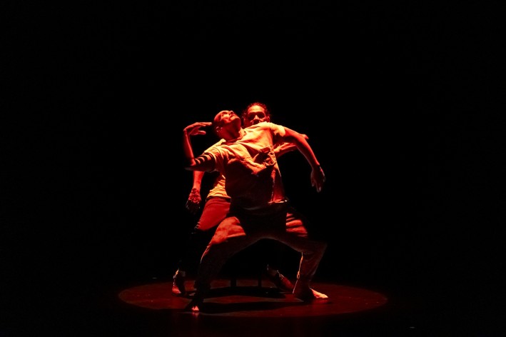 Two dancers performing in Bunyi Bunyi Bumi 