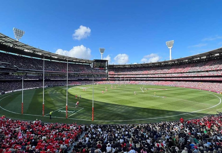 Footy crowd