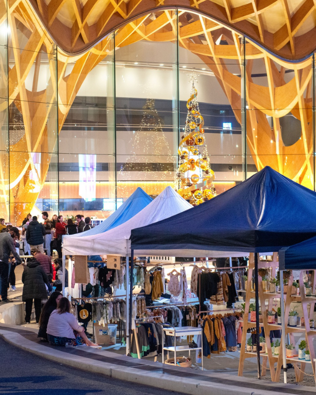 Twilight Christmas Makers Market and Lighting of the Tree 